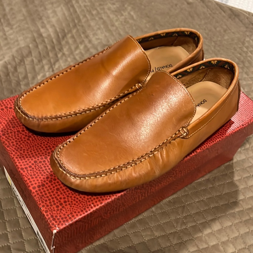 Donald Pliner Brown Calf Leather Driver Loafer. Size 9M. Excellent condition.